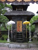 Im Tempel Tanjung Sari