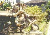Werner-Skulptur auf Bali